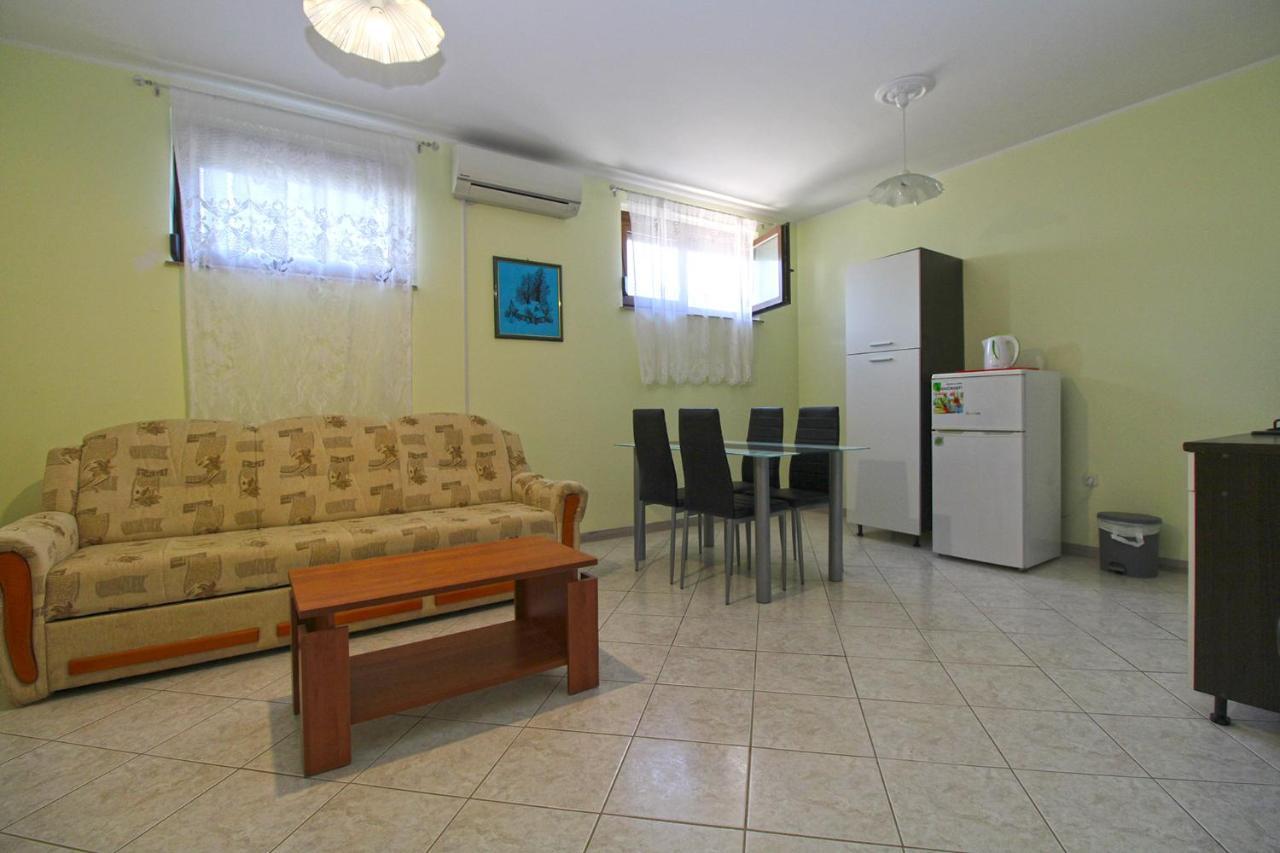 Apartments Veroslava 2159 Pola Esterno foto